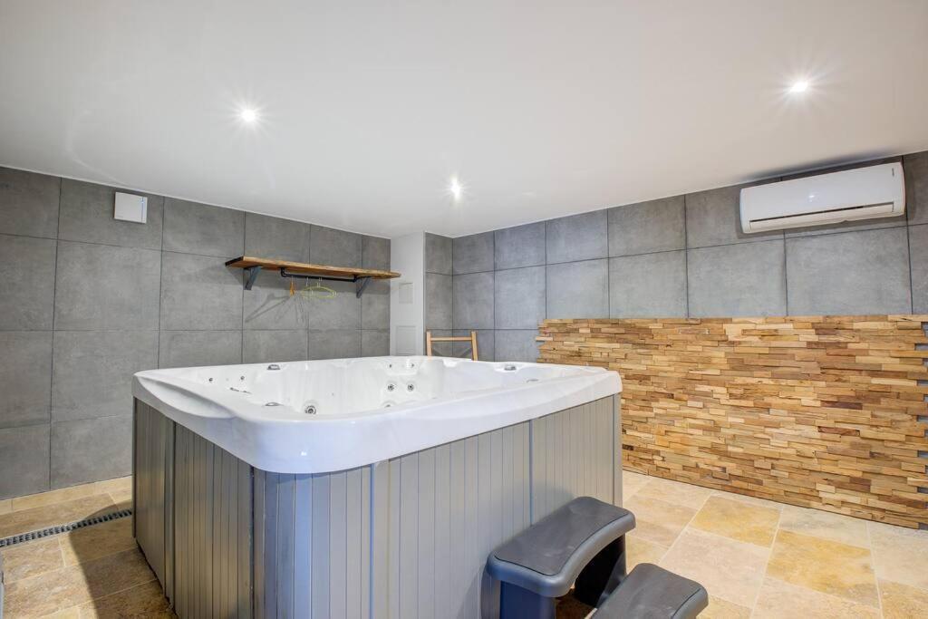 Вилла Combe Jolie Clim, Piscine & Jacuzzi Сен-Венсан-де-Коссе Экстерьер фото